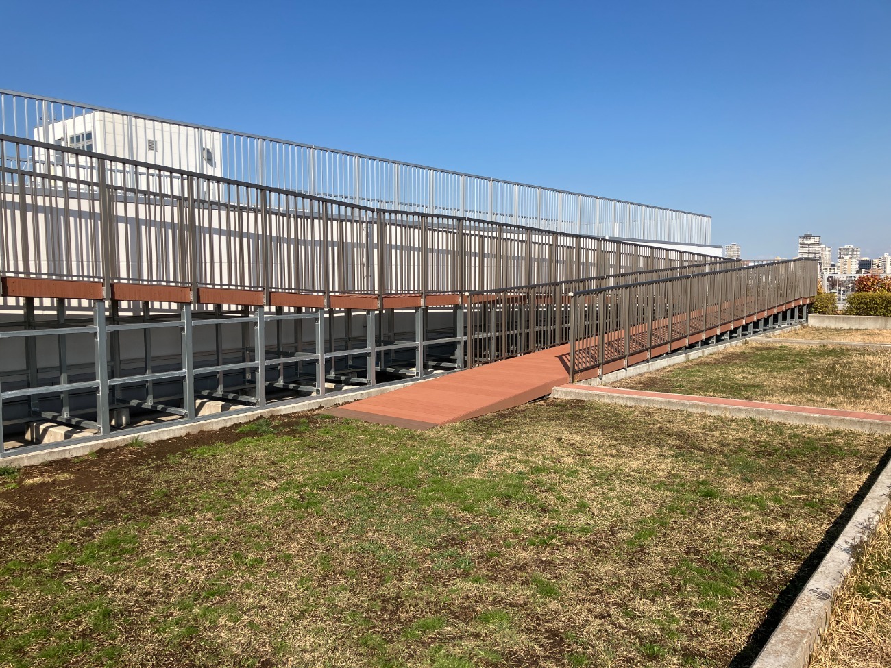 清掃工場見学者用スロープほか更新工事の施工事例写真